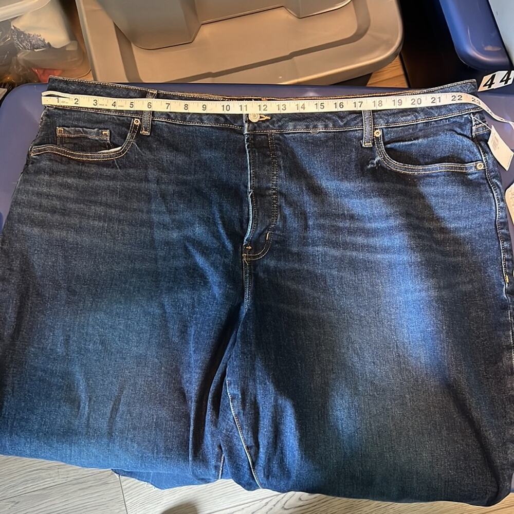 Old Navy Curvy High-Waisted Button-Fly OG Straight Cut-Off Ankle Jeans - Picture 14 of 16